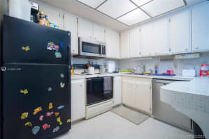 2430 SE 17th St, Fort Lauderdale, FL 33316, Sold 05/04/21