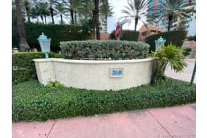 300 South Pointe Dr, Miami Beach, FL 33139, Sold 02/08/22