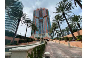 300 South Pointe Dr, Miami Beach, FL 33139, Sold 02/08/22