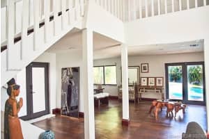 8204 NW 198th St, Hialeah, FL 33015, Sold 04/19/21