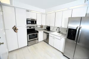 427 Golden Isles Dr #11i, Hallandale Beach, FL 33009, Sold 04/12/21