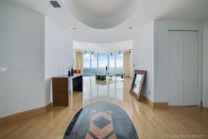 300 South Pointe Dr, Miami Beach, FL 33139, Sold 05/18/21