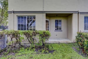 975 Lucaya Dr, West Palm Beach, FL 33404, Sold 10/18/21