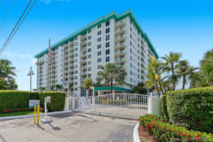 10350 W Bay Harbor Dr #5m, Miami Beach, FL 33154, Sold 07/02/21