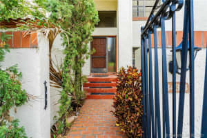 343 Ives Dairy Rd, Miami, FL 33179, Sold 03/19/21