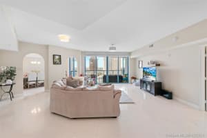 333 Las Olas Way, Fort Lauderdale, FL 33301, Sold 06/03/21
