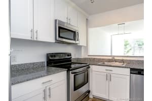 1020 Meridian Ave, Miami Beach, FL 33139, Sold 01/05/22