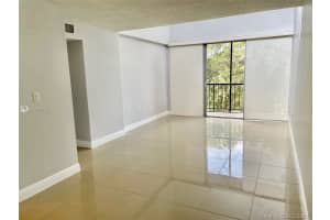 8860 Fontainebleau Blvd, Miami, FL 33172, Sold 04/16/21