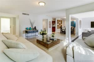10058 NW 4th Ln, Miami, FL 33172, Sold 04/12/21