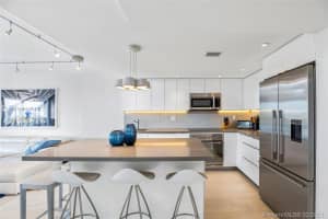 465 Ocean Dr, Miami Beach, FL 33139, Sold 07/20/21