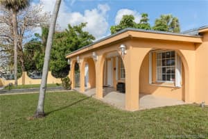 7221 NW 169th St, Hialeah, FL 33015, Sold 03/31/21