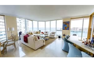 300 South Pointe Dr, Miami Beach, FL 33139, Sold 04/15/21