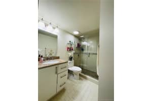 15499 Miami Lakeway N, Hialeah, FL 33014, Sold 04/15/21