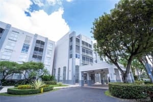 9725 NW 52nd St, Doral, FL 33178, Sold 04/13/21