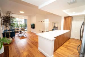 9725 NW 52nd St, Doral, FL 33178, Sold 04/13/21