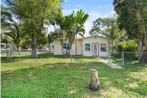 601 NW 8th St, Dania Beach, FL 33004, Sold 05/12/21
