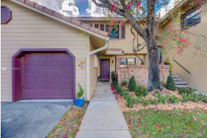 9053 Vineyard Lake Dr, Plantation, FL 33324, Sold 04/20/21