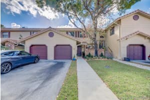 9053 Vineyard Lake Dr, Plantation, FL 33324, Sold 04/20/21