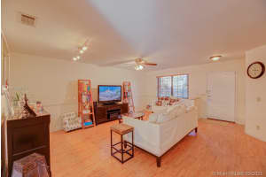 9053 Vineyard Lake Dr, Plantation, FL 33324, Sold 04/20/21