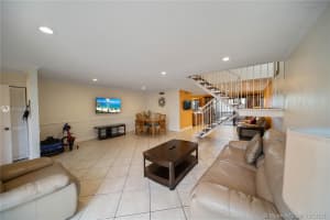 6528 Kendale Lakes Dr, Miami, FL 33183, Sold 09/03/21