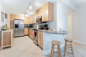 7501 E Treasure Dr #3k, North Bay Village, FL 33141, Sold 05/28/21