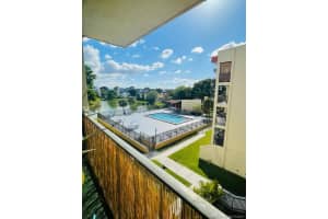 8893 Fontainebleau Blvd, Miami, FL 33172, Sold 11/12/21