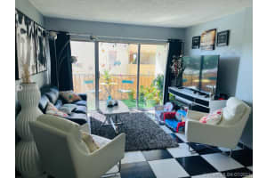 8893 Fontainebleau Blvd, Miami, FL 33172, Sold 11/12/21