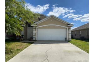 2147 Blackstone Landing Dr, Kissimmee, FL 34758, Sold 05/03/21