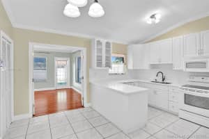 5021 SW 11th St, Plantation, FL 33317, Sold 04/16/21