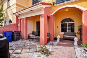 3513 NW 29th Ct, Lauderdale Lakes, FL 33311, Sold 04/23/21