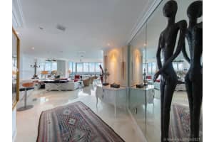 100 South Pointe Dr, Miami Beach, FL 33139, Sold 05/20/21