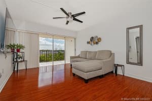 9180 Fontainebleau Blvd, Miami, FL 33172, Sold 04/22/21