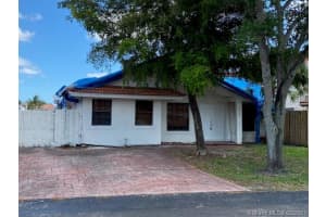 8459 NW 189th St, Hialeah, FL 33015, Sold 08/30/21