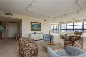 400 Leslie Dr, Hallandale Beach, FL 33009, Sold 05/20/21