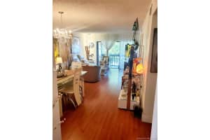 8875 Fontainebleau Blvd, Miami, FL 33172, Sold 09/23/21