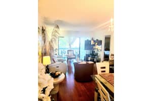 8875 Fontainebleau Blvd, Miami, FL 33172, Sold 09/23/21