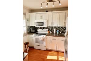 8875 Fontainebleau Blvd, Miami, FL 33172, Sold 09/23/21