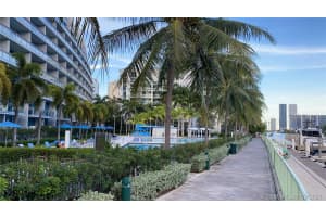 2950 NE 188th St, Miami, FL 33180, Sold 11/02/21
