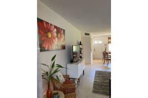 300 NE 20th St, Boca Raton, FL 33431, Sold 04/13/21