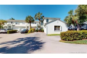 4822 Grapevine Way, Davie, FL 33331, Sold 04/29/21