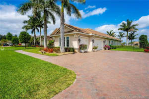 5669 S Sterling Ranch Cir, Davie, FL 33314, Sold 05/03/21