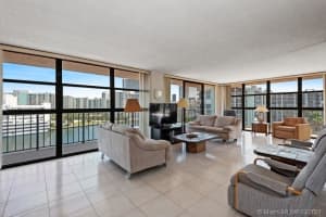400 Leslie Dr, Hallandale Beach, FL 33009, Sold 06/08/21
