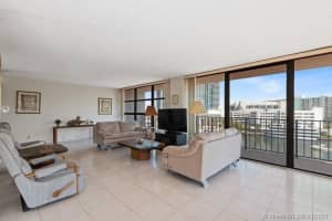 400 Leslie Dr, Hallandale Beach, FL 33009, Sold 06/08/21