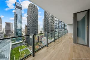 88 SW 7th St, Miami, FL 33130, Sold 05/04/22