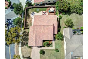 1975 Lakeshore Dr, Weston, FL 33326, Sold 06/01/21