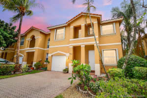 913 NW 135th Ave, Pembroke Pines, FL 33028, Sold 05/27/21