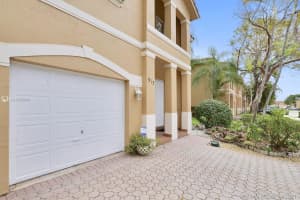 913 NW 135th Ave, Pembroke Pines, FL 33028, Sold 05/27/21
