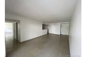 9447 Fontainebleau Blvd, Miami, FL 33172, Sold 09/17/21