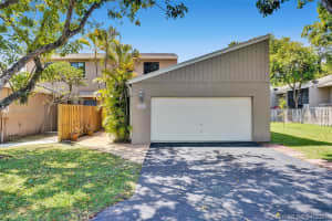 5132 S University Dr, Davie, FL 33328, Sold 06/16/21