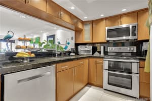 10253 NW 9th St, Miami, FL 33172, Sold 05/25/21